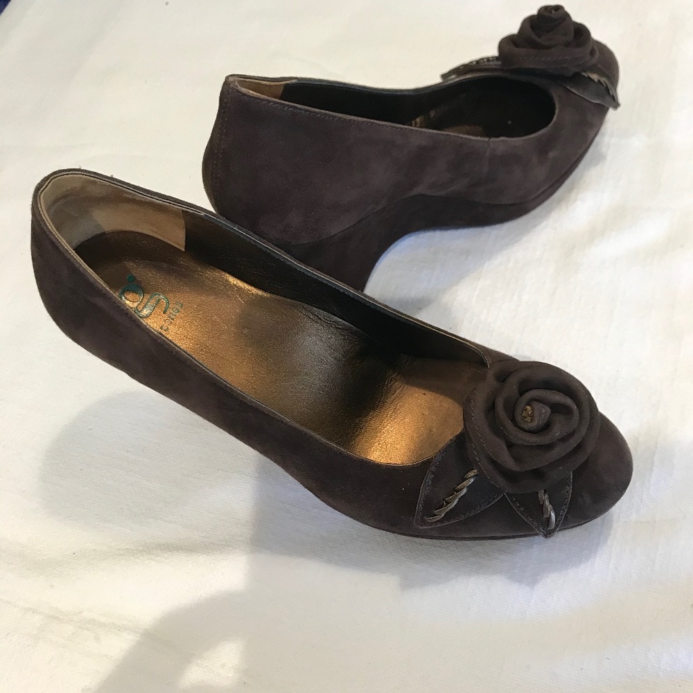 shoes - Picture 2 of 2